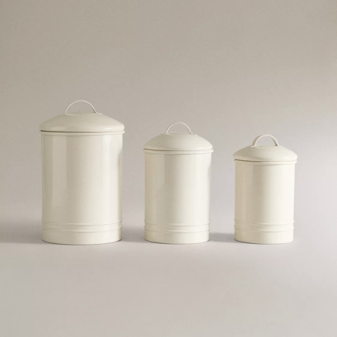 ظروف نگهداری و بانکه آشپزخانه؛ راز آشپزخانه‌ای منظم و شیک