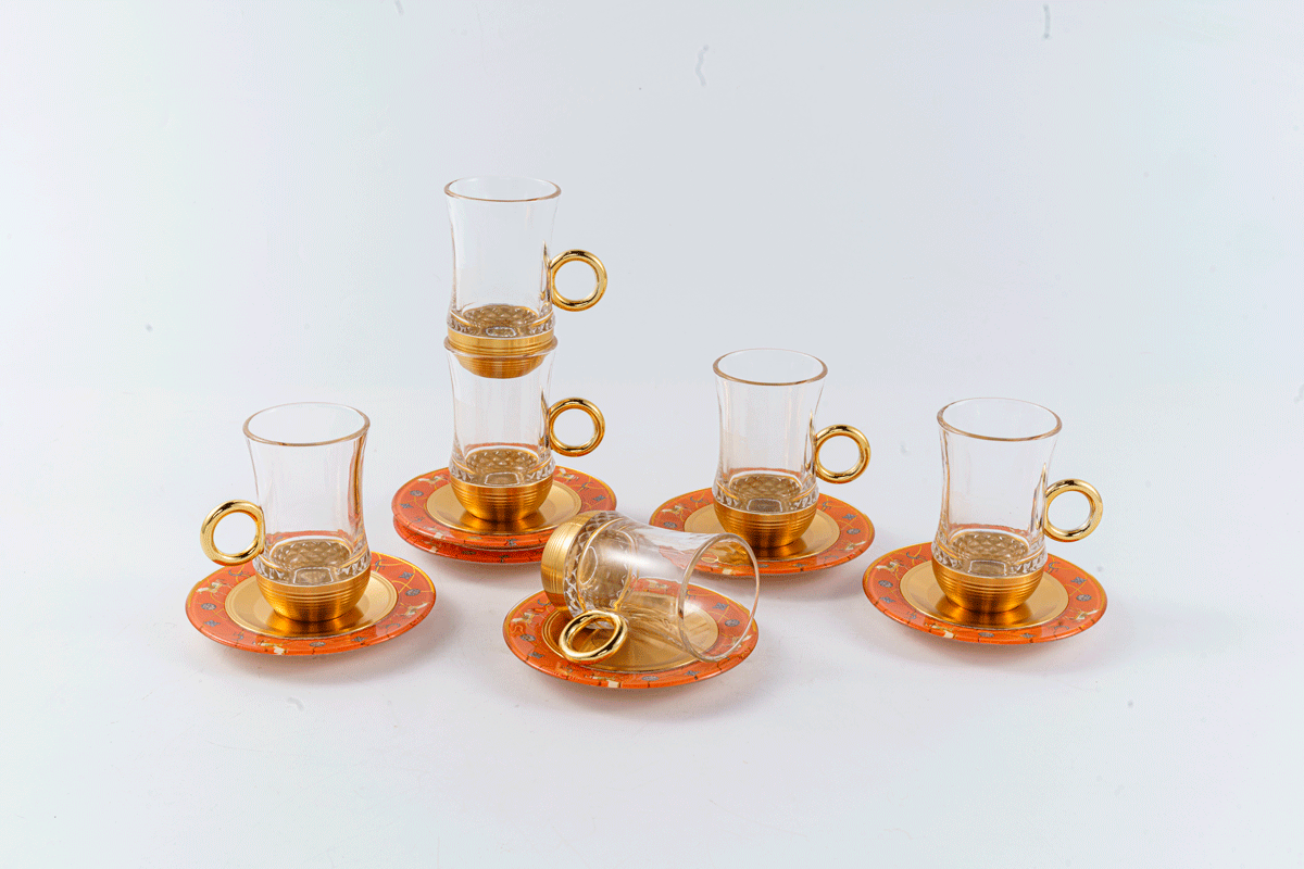 راهنمای کامل نگهداری و ترفندهای استفاده از فنجان و نعلبکی طلاکوب، بلور و سرامیک