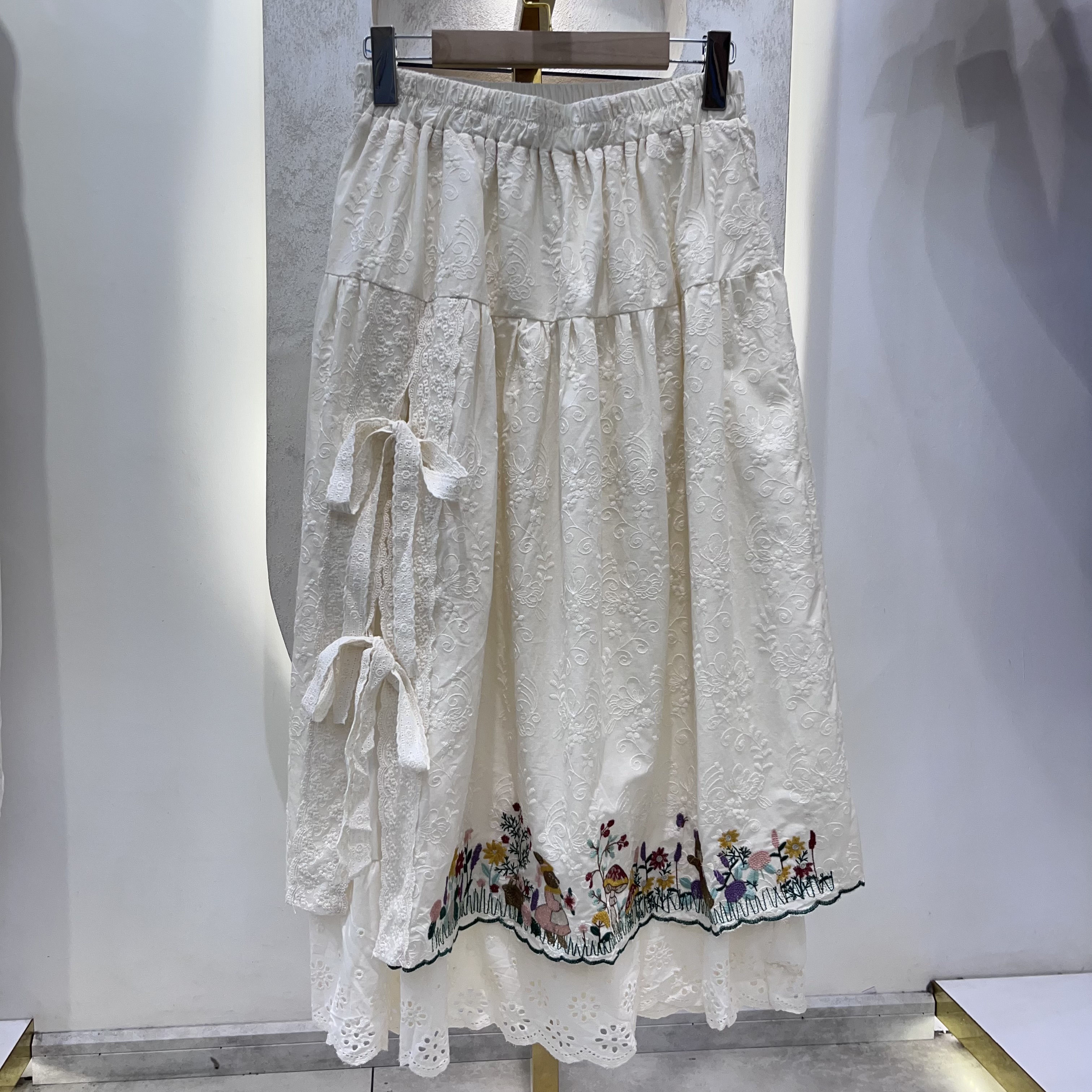 دامن گلدوزی